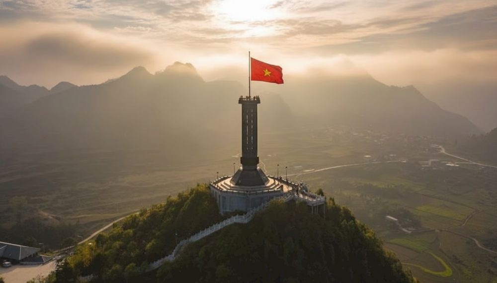Lung Cu Flag Tower marks Vietnam’s northernmost point and symbolizes national pride and territorial sovereignty